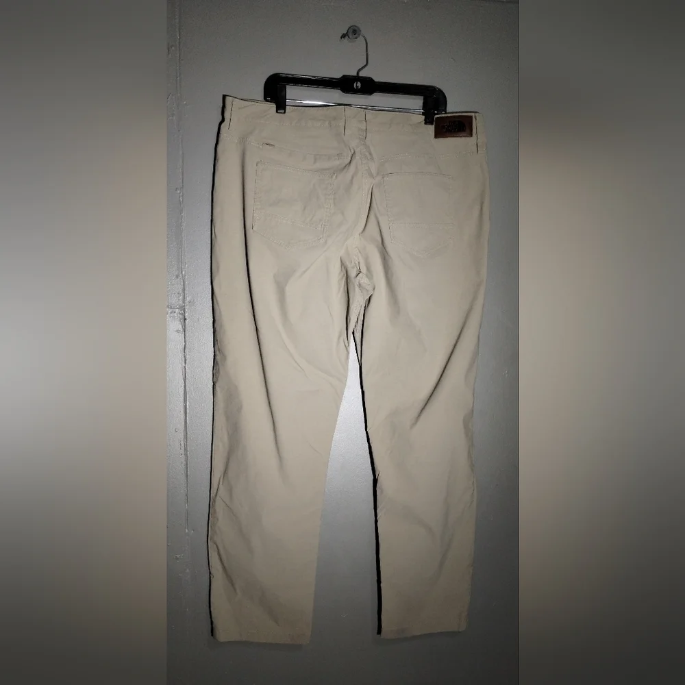 The North Face Men's Khaki Chinos  (40)